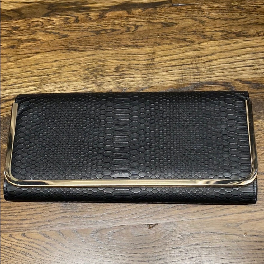 Aldo clutch